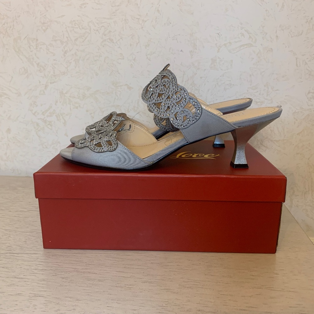 Women’s J. Renee Silver Sandal Heels with Sparkling Glitter, Size 11